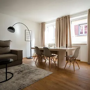 Old Town 2 Rooms/baths Appartement